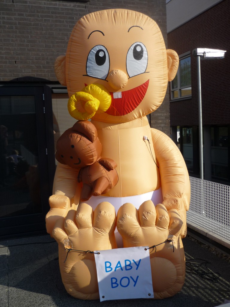 Vervagen abces Burgerschap Opblaasbare baby met beer – 3 meter - Huren in Etten-Leur