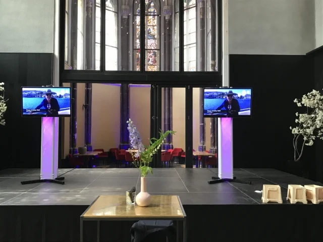 Kleine TV op standaard - Afbeelding 2