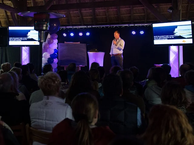 Kleine TV op standaard - Afbeelding 4